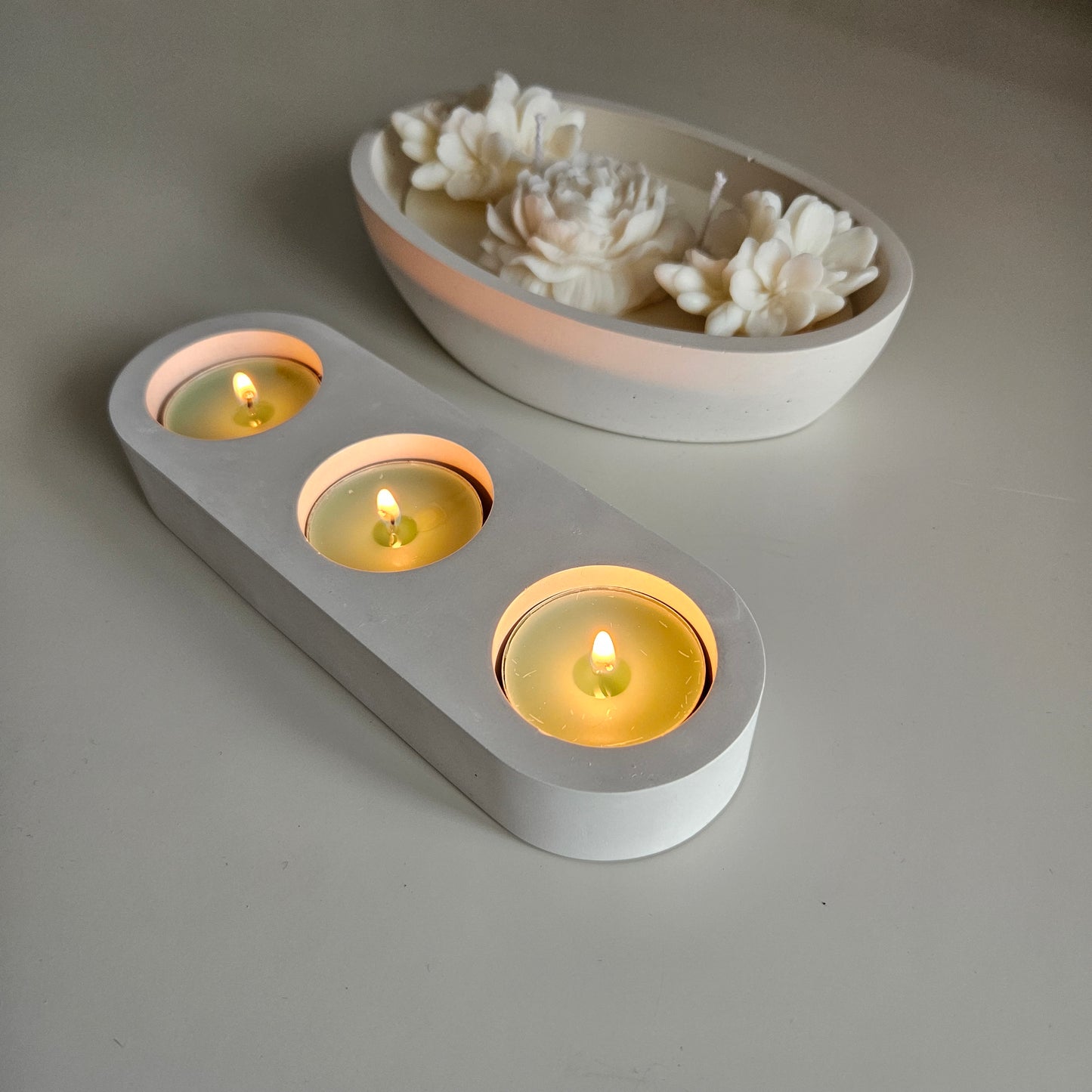 Tealight candle holder