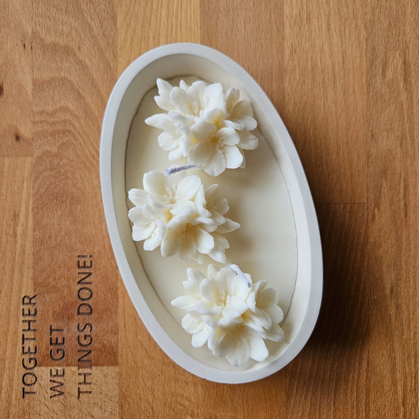 Boat - shaped soy wax candle