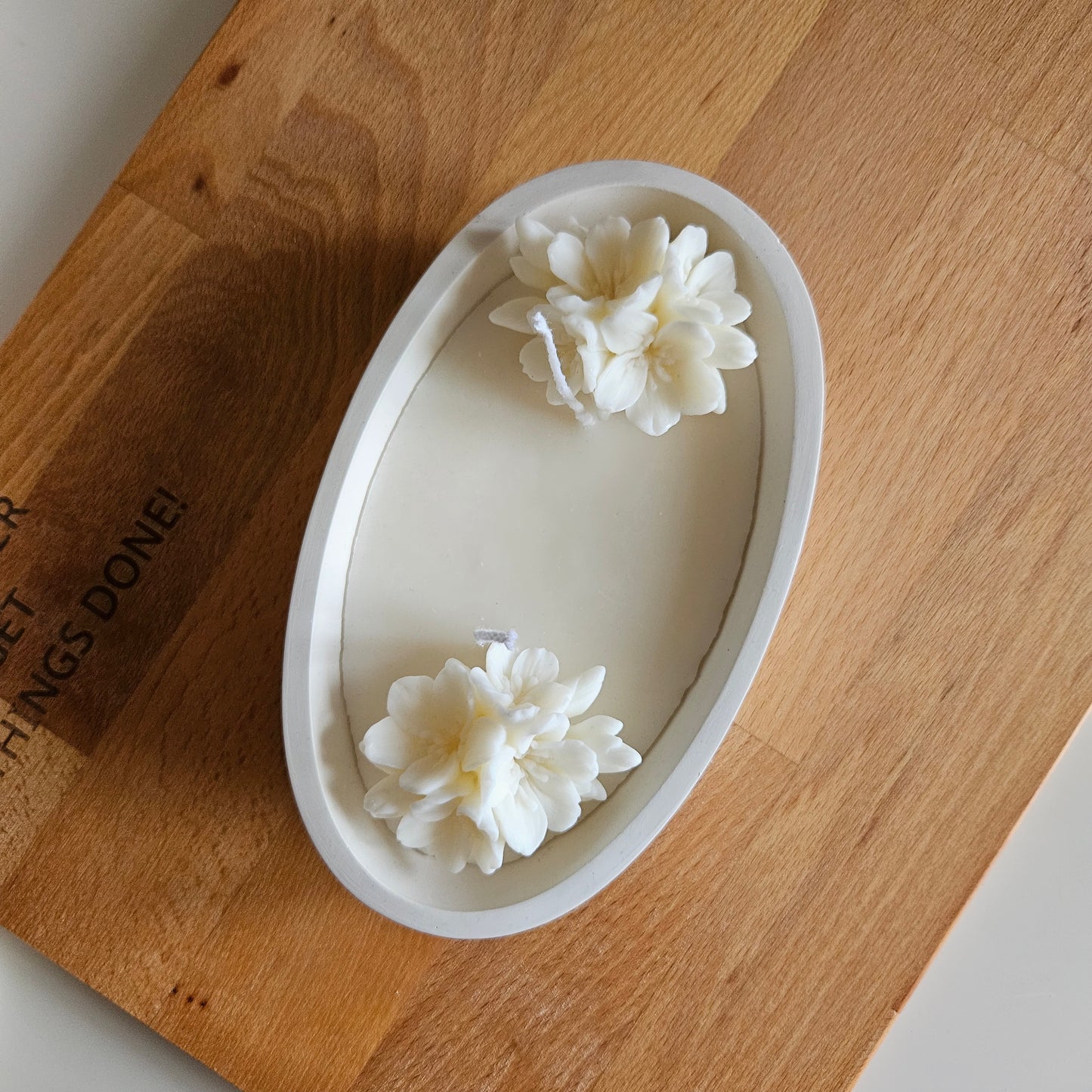 Boat - shaped soy wax candle