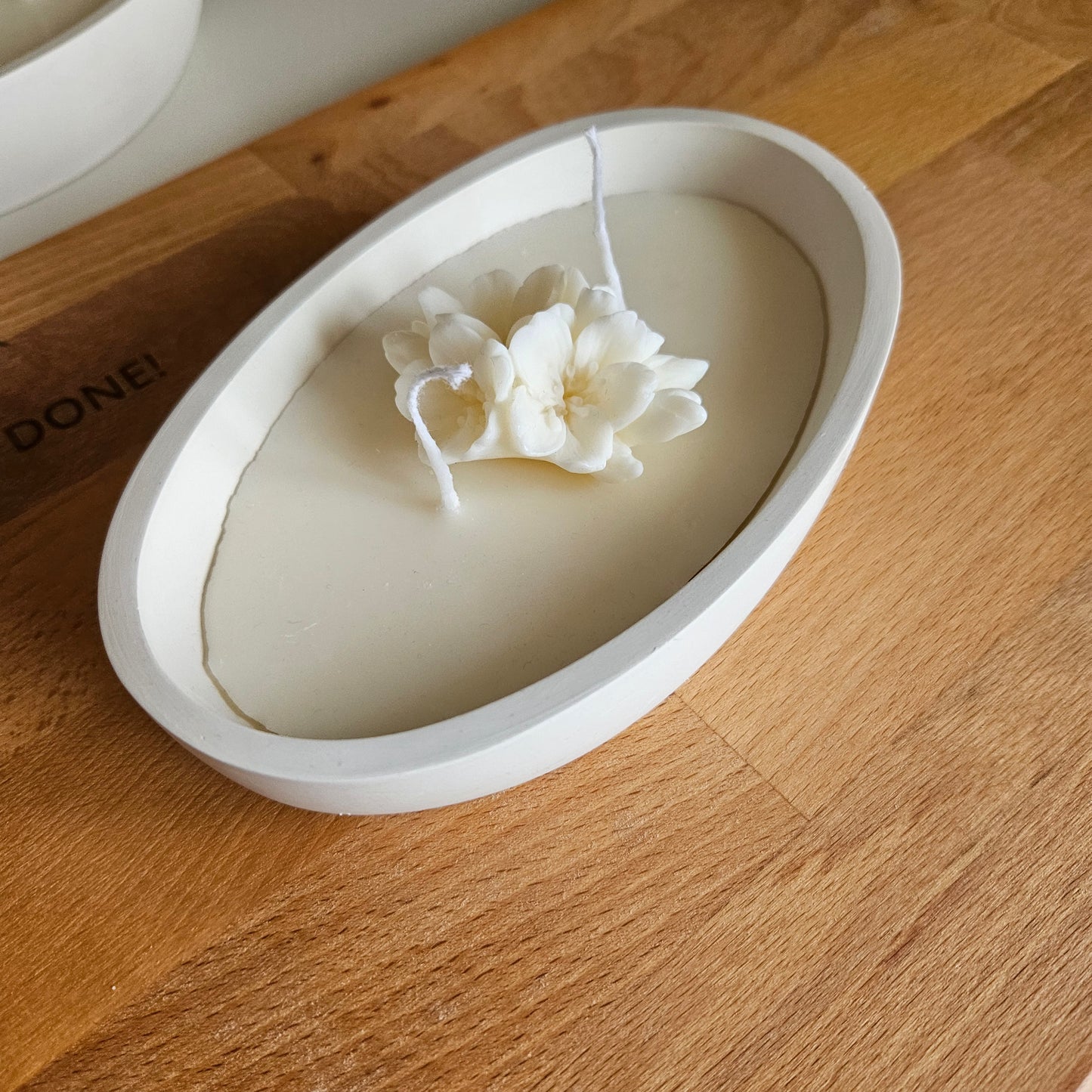 Boat - shaped soy wax candle