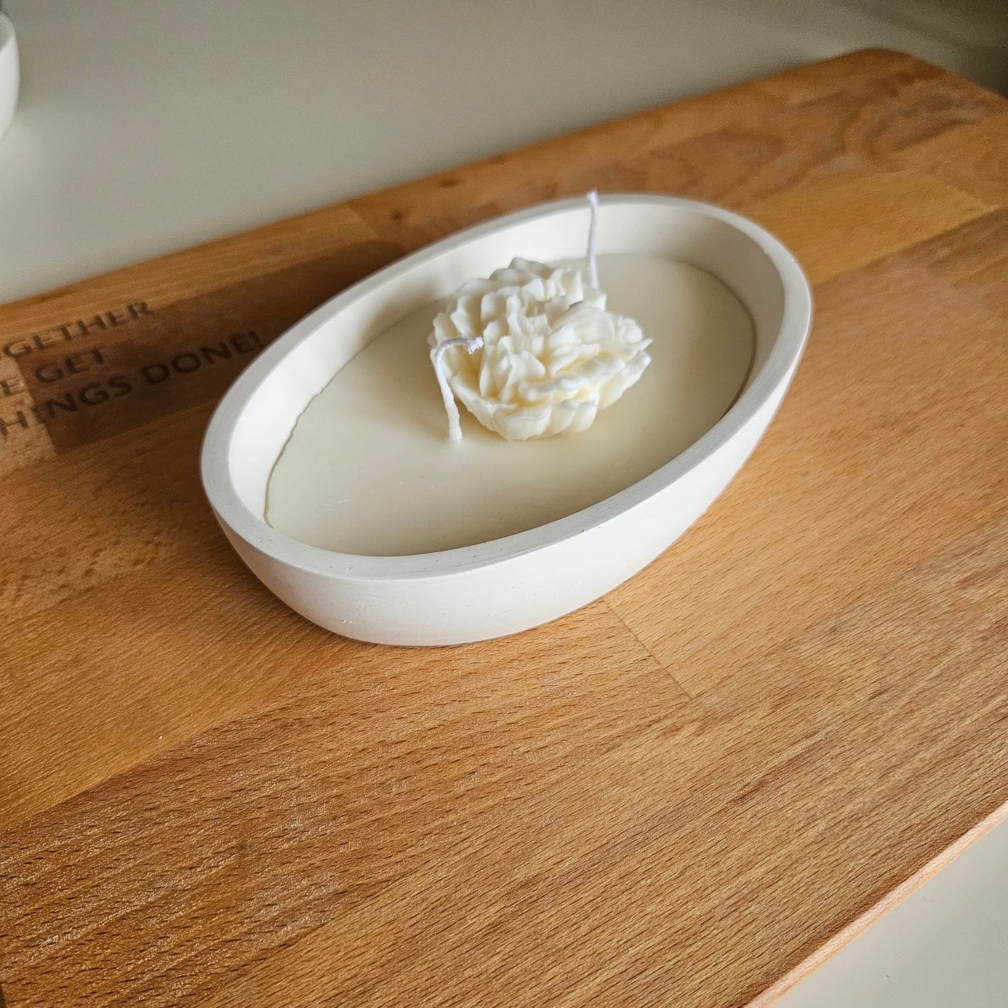 Boat - shaped soy wax candle