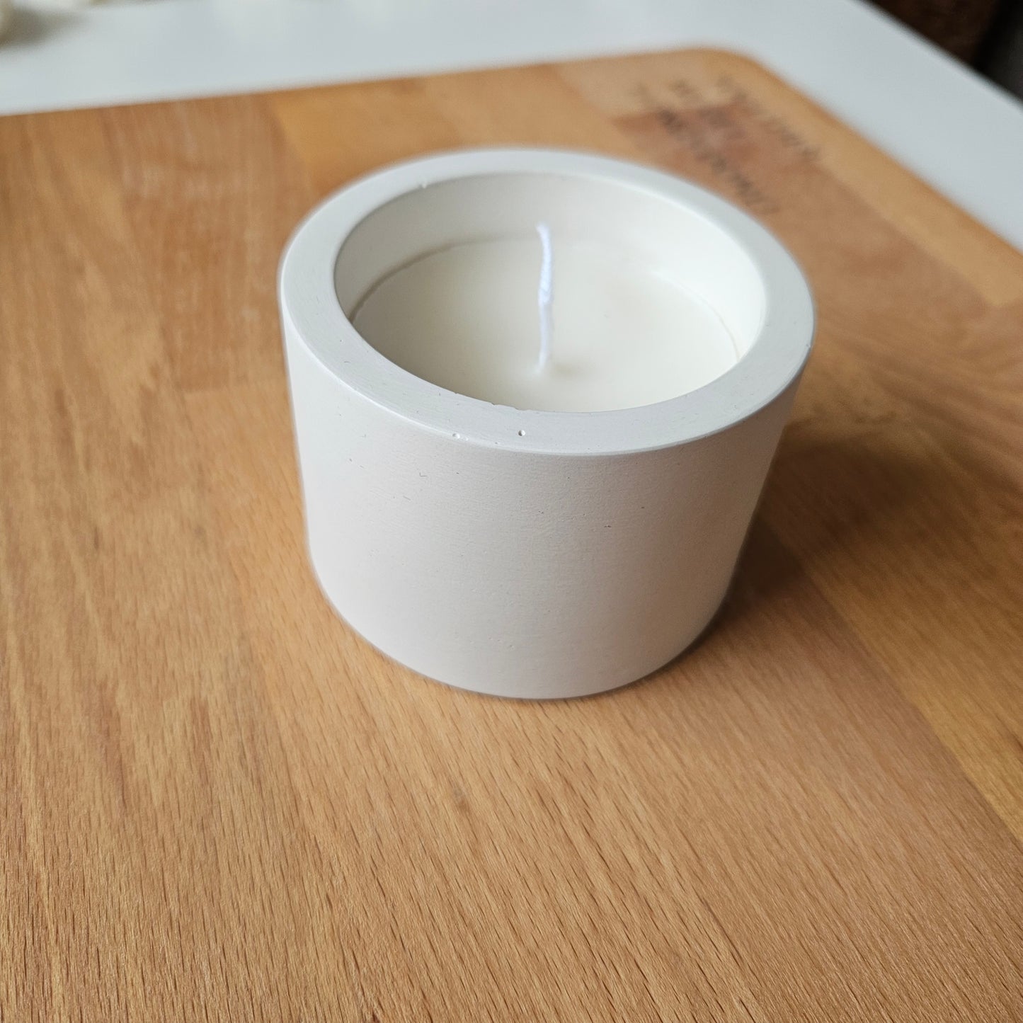 Round jar candle