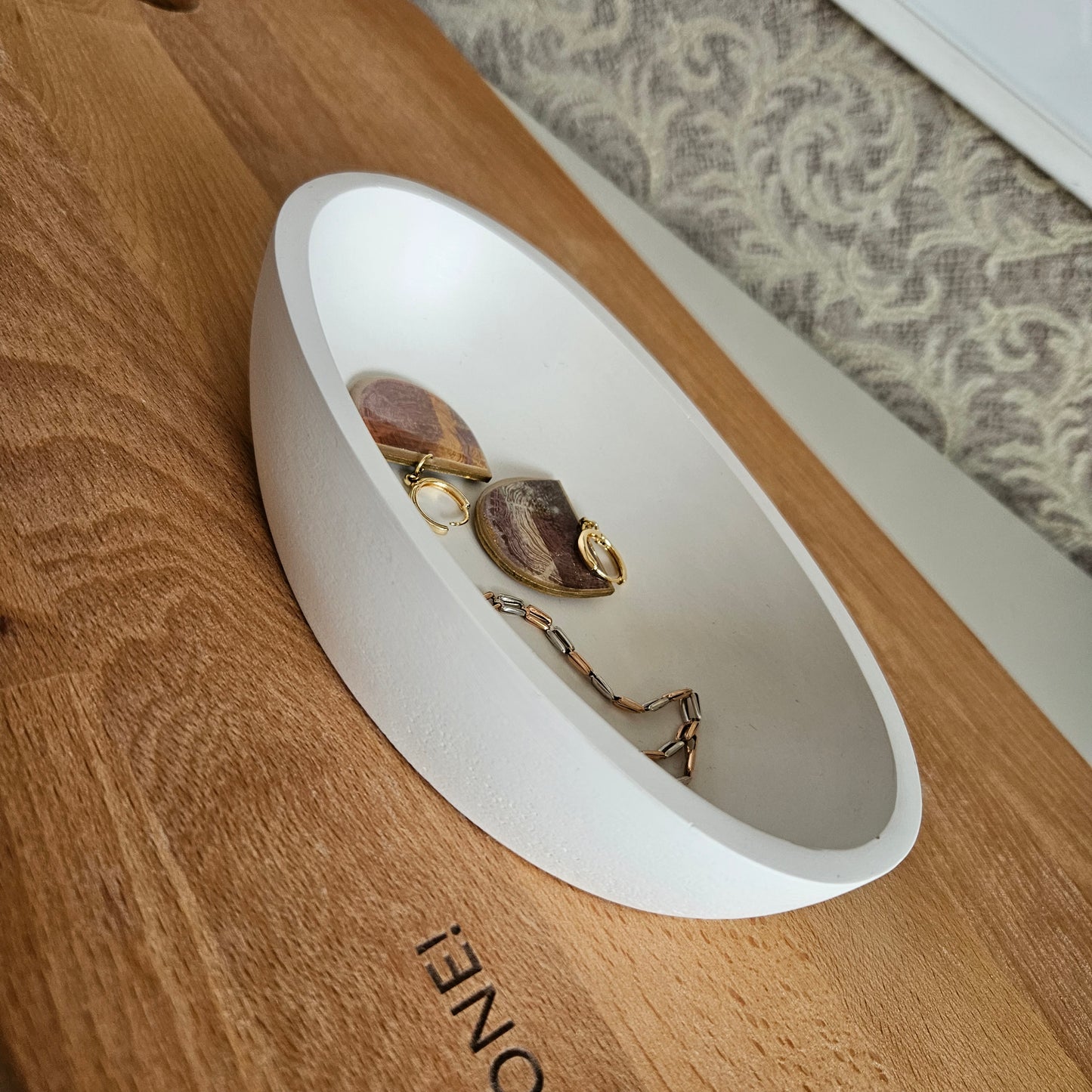 Boat - shaped oval bowl